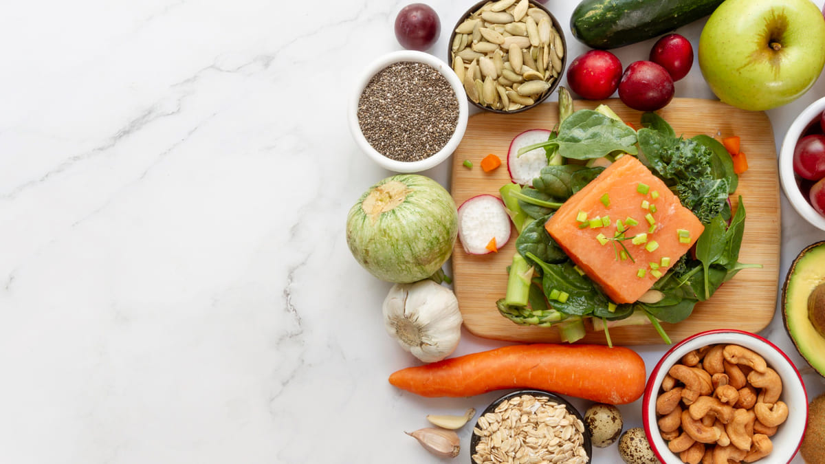 sağlıklı beslenme için gerekli olan temel besinleri içeren yiyecekler